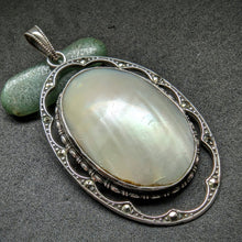 Lade das Bild in den Galerie-Viewer, Art Deco Jugendstil Anhänger Silber 800 Abalone Markasit
