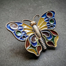 Lade das Bild in den Galerie-Viewer, Georg Adam Scheid GAS Jugendstil Schmetterling Brosche 800 Silber Fensteremaille alt antik c. 1900
