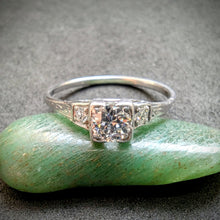 Lade das Bild in den Galerie-Viewer, Art Deco Ring Platin Diamant 0,27 Carat Verlobungsring alt antik c. 1920 RG 51
