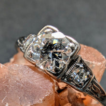 Lade das Bild in den Galerie-Viewer, Art Deco Ring Platin Diamant 0,27 Carat Verlobungsring alt antik c. 1920 RG 51
