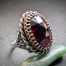 Lade das Bild in den Galerie-Viewer, Vintage Tracht Ring 835 Silber facettierter XL Granat alt RG 62 S
