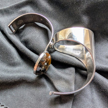 Lade das Bild in den Galerie-Viewer, Vintage Armreif Christer Stenberg for Kaunis Koru 925 Silber Tigerauge Armband 1975 S
