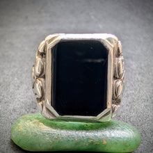 Load image into Gallery viewer, Jugendstil Designer Ring 800 Silber Onyx Herrenring alt antik c. 1920 RG 65 S
