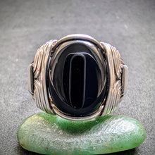 Load image into Gallery viewer, Vintage Designer Ring Silber Onyx Silberschmiedearbeit Herrenring RG 72 S
