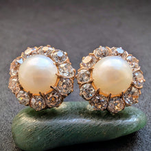 Load image into Gallery viewer, Cluster Ohrringe Ohrstecker 585 Gold Diamanten c. 2,5 Ct Perlen antik c. 1900 S
