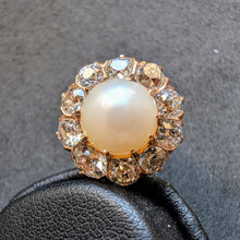 Load image into Gallery viewer, Cluster Ohrringe Ohrstecker 585 Gold Diamanten c. 2,5 Ct Perlen antik c. 1900 S
