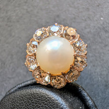 Load image into Gallery viewer, Cluster Ohrringe Ohrstecker 585 Gold Diamanten c. 2,5 Ct Perlen antik c. 1900 S
