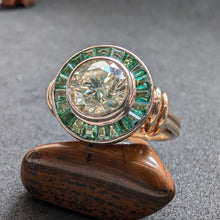 Lade das Bild in den Galerie-Viewer, Art Deco Halo Ring 585 Gold Diamant c. 1,12 Carat Smaragd Retro c. 1940 RG 55 S
